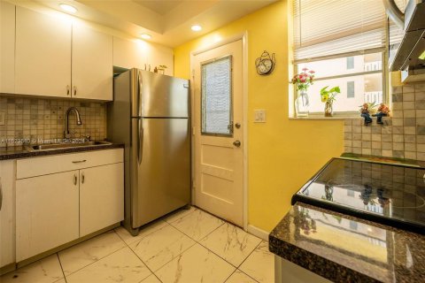 Condo in Aventura, Florida, 1 bedroom  № 1270219 - photo 10