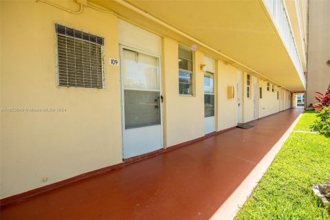 Condo in Aventura, Florida, 1 bedroom  № 1270219 - photo 17