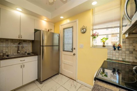 Condo in Aventura, Florida, 1 bedroom  № 1270219 - photo 13