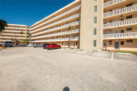 Condo in Aventura, Florida, 1 bedroom  № 1270219 - photo 21