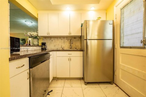 Condo in Aventura, Florida, 1 bedroom  № 1270219 - photo 11