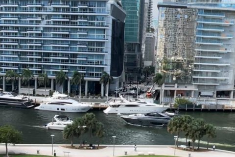 Condominio en venta en Miami, Florida, 55.56 m2 № 738034 - foto 1