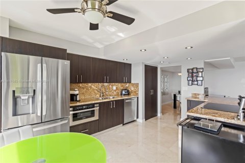 Condo in Fort Lauderdale, Florida, 2 bedrooms  № 1239035 - photo 23