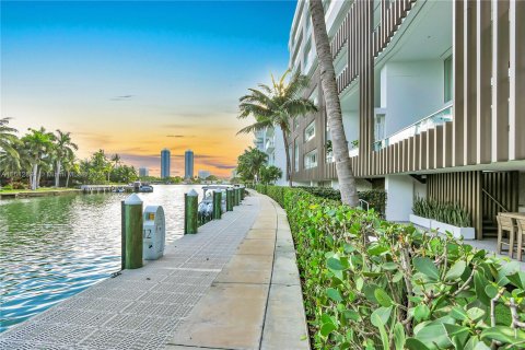 Condominio en venta en Miami Beach, Florida, 2 dormitorios, 248.42 m2 № 1238997 - foto 24