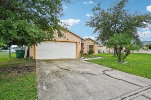 Villa ou maison à vendre à Kissimmee, Floride: 3 chambres, 135.64 m2 № 1363021 - photo 1