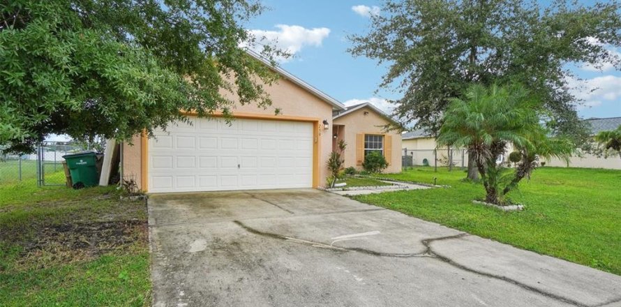 House in Kissimmee, Florida 3 bedrooms, 135.64 sq.m. № 1363021