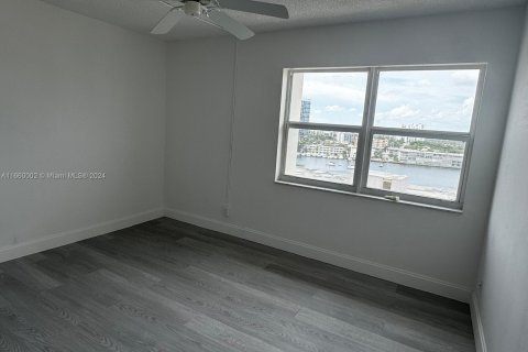 Copropriété à louer à Hallandale Beach, Floride: 2 chambres, 111.48 m2 № 1365574 - photo 9