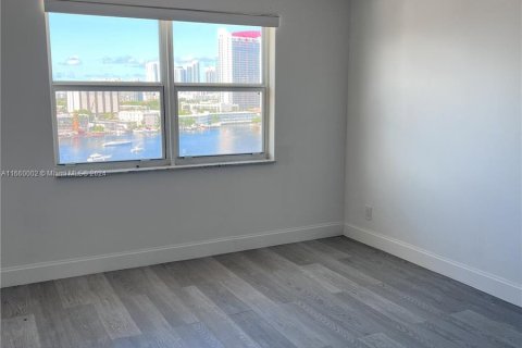 Copropriété à louer à Hallandale Beach, Floride: 2 chambres, 111.48 m2 № 1365574 - photo 13