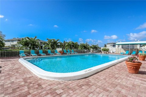 Condo in Hallandale Beach, Florida, 2 bedrooms  № 1365574 - photo 28