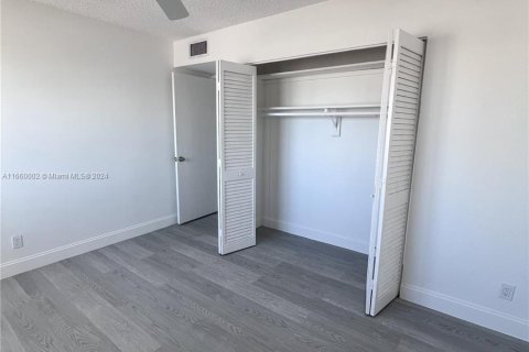 Copropriété à louer à Hallandale Beach, Floride: 2 chambres, 111.48 m2 № 1365574 - photo 18