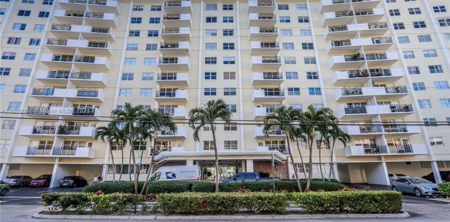 Condominio en Hallandale Beach, Florida, 2 dormitorios  № 1365574