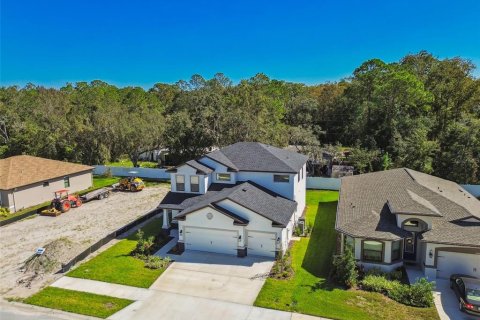 House in New Port Richey, Florida 5 bedrooms, 253.81 sq.m. № 1399321 - photo 5