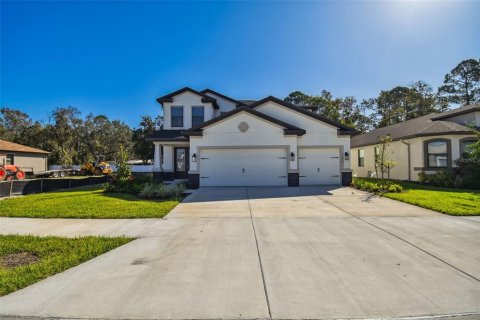 House in New Port Richey, Florida 5 bedrooms, 253.81 sq.m. № 1399321 - photo 3