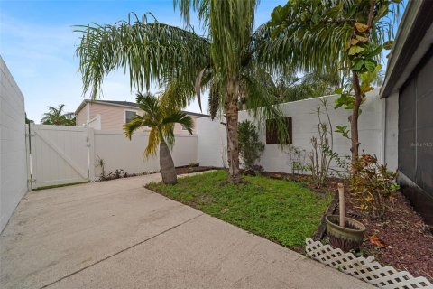 Copropriété à vendre à Tampa, Floride: 2 chambres, 111.48 m2 № 1399388 - photo 2