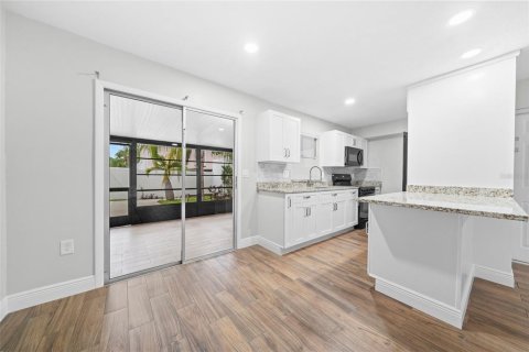 Copropriété à vendre à Tampa, Floride: 2 chambres, 111.48 m2 № 1399388 - photo 11