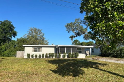House in DeLand, Florida 3 bedrooms, 102.19 sq.m. № 1143832 - photo 1