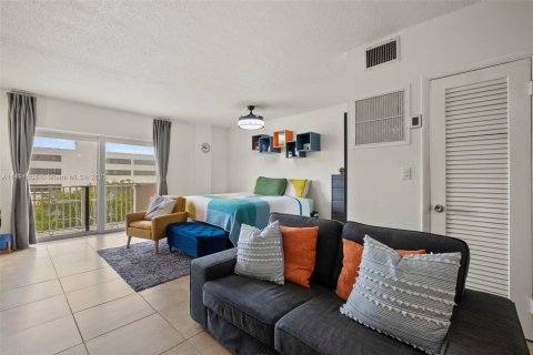 Condominio en venta en North Bay Village, Florida, 49.33 m2 № 859851 - foto 6