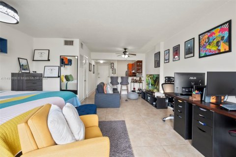 Condominio en venta en North Bay Village, Florida, 49.33 m2 № 859851 - foto 10