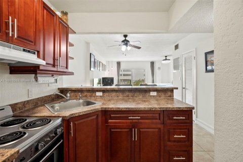 Condominio en venta en North Bay Village, Florida, 49.33 m2 № 859851 - foto 18