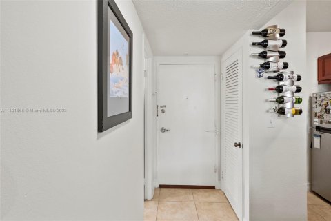 Condominio en venta en North Bay Village, Florida, 49.33 m2 № 859851 - foto 4