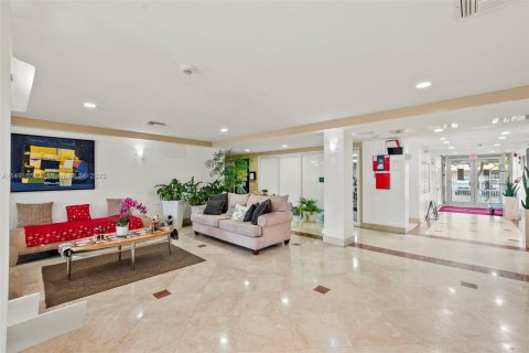 Condominio en venta en North Bay Village, Florida, 49.33 m2 № 859851 - foto 22