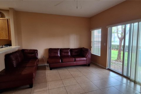 Townhouse in Oakland Park, Florida 2 bedrooms, 132.29 sq.m. № 1365698 - photo 7