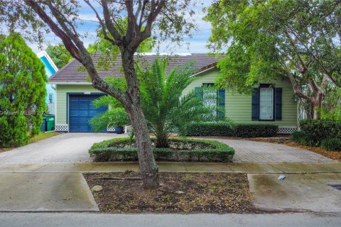 Villa ou maison à vendre à Miami, Floride: 4 chambres, 180.69 m2 № 1365747 - photo 3