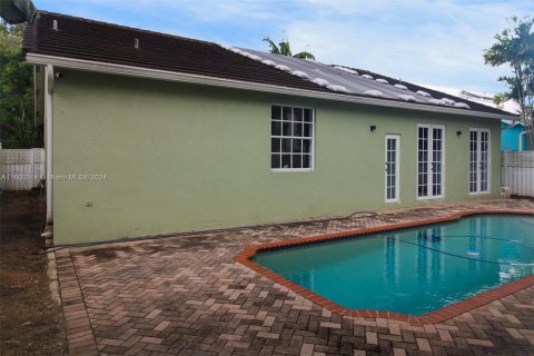 House in Miami, Florida 4 bedrooms, 180.69 sq.m. № 1365747 - photo 26