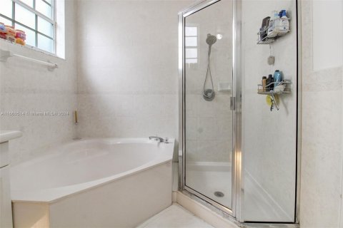 Casa en venta en Miami, Florida, 4 dormitorios, 180.69 m2 № 1365747 - foto 18