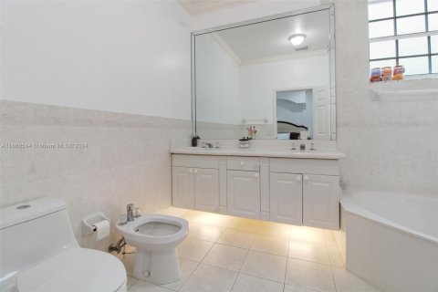 Villa ou maison à vendre à Miami, Floride: 4 chambres, 180.69 m2 № 1365747 - photo 17