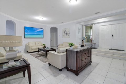 House in Miami, Florida 4 bedrooms, 180.69 sq.m. № 1365747 - photo 6