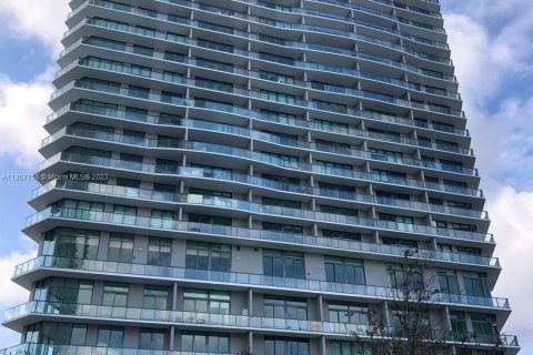 Condominio en venta en Miami, Florida, 1 dormitorio, 77.39 m2 № 369975 - foto 16