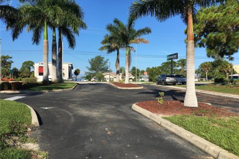 Terreno en venta en Englewood, Florida № 863745 - foto 1