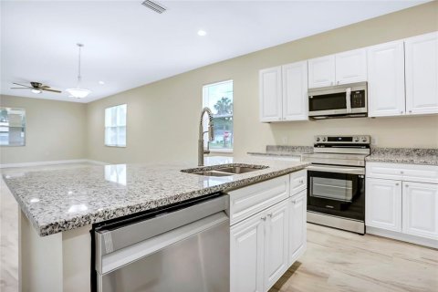 Casa en venta en DeLand, Florida, 3 dormitorios, 134.15 m2 № 1200048 - foto 2