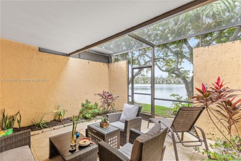Condominio en venta en Pembroke Pines, Florida, 2 dormitorios, 112.78 m2 № 965231 - foto 4
