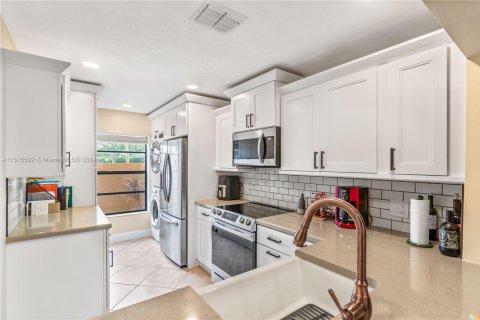 Condominio en venta en Pembroke Pines, Florida, 2 dormitorios, 112.78 m2 № 965231 - foto 2