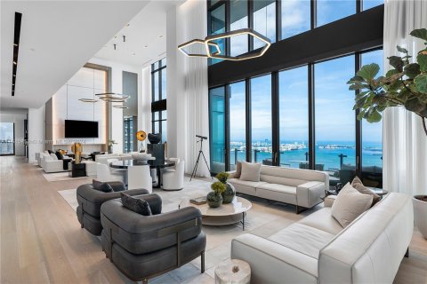 Condo in Miami, Florida, 5 bedrooms  № 965234 - photo 7