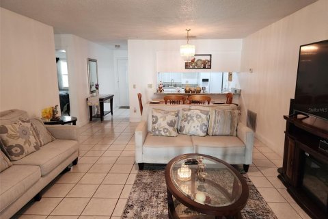 Villa ou maison à vendre à Kissimmee, Floride: 3 chambres, 141.49 m2 № 1308593 - photo 5