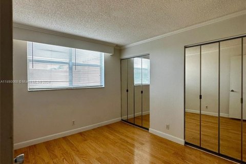 Condo in West Palm Beach, Florida, 2 bedrooms  № 1415238 - photo 10