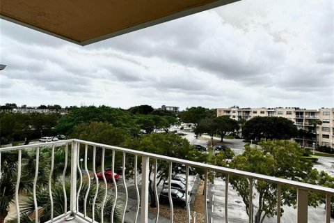 Condo in West Palm Beach, Florida, 2 bedrooms  № 1415238 - photo 12