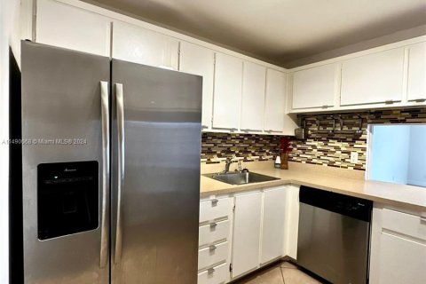 Condo in West Palm Beach, Florida, 2 bedrooms  № 1415238 - photo 4