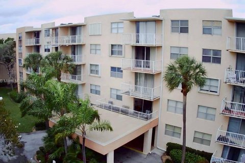 Condo in West Palm Beach, Florida, 2 bedrooms  № 1415238 - photo 17