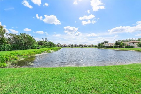 House in Lake Worth, Florida 4 bedrooms, 211.54 sq.m. № 1129241 - photo 10