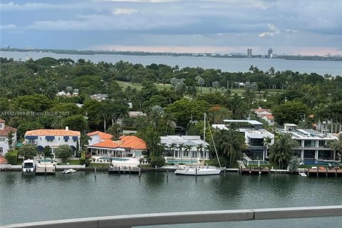 Condo in Miami Beach, Florida, 2 bedrooms  № 642311 - photo 29