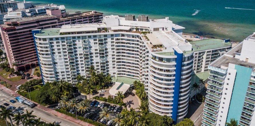 Condo in Miami Beach, Florida, 2 bedrooms  № 642311