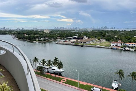 Condo in Miami Beach, Florida, 2 bedrooms  № 642311 - photo 3