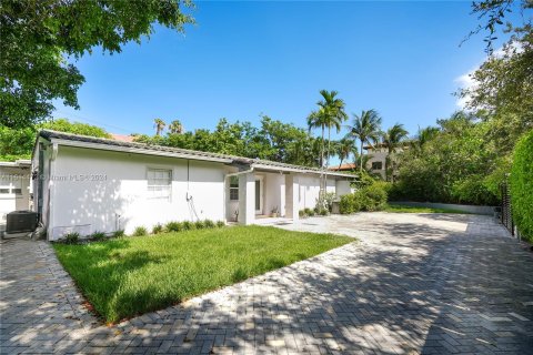 House in Key Biscayne, Florida 4 bedrooms, 196.12 sq.m. № 1236223 - photo 12