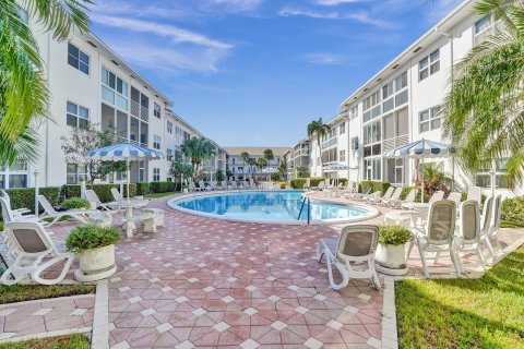 Condominio en venta en Lauderdale-by-the-Sea, Florida, 2 dormitorios, 85.47 m2 № 945462 - foto 12