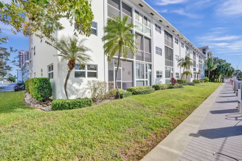 Condo in Lauderdale-by-the-Sea, Florida, 2 bedrooms  № 945462 - photo 17