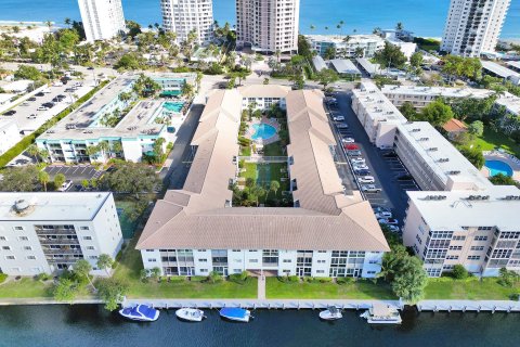 Condominio en venta en Lauderdale-by-the-Sea, Florida, 2 dormitorios, 85.47 m2 № 945462 - foto 7